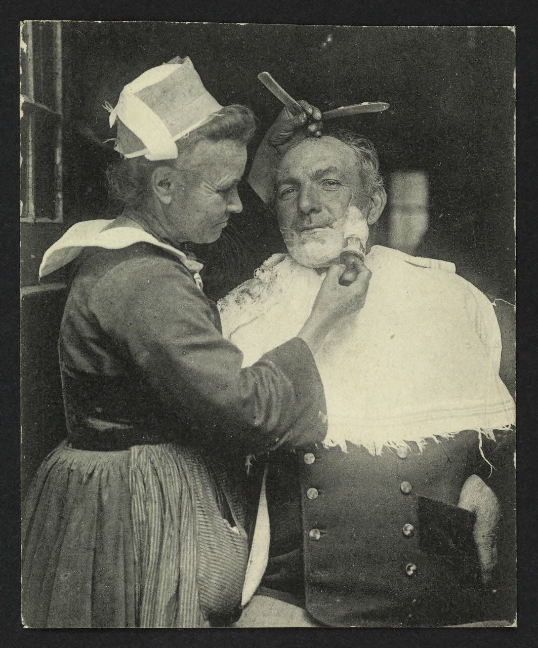 carte postale BARBIER DE VILLAGE-ENVIRONS DE QUIMPER 4P1438 Photo