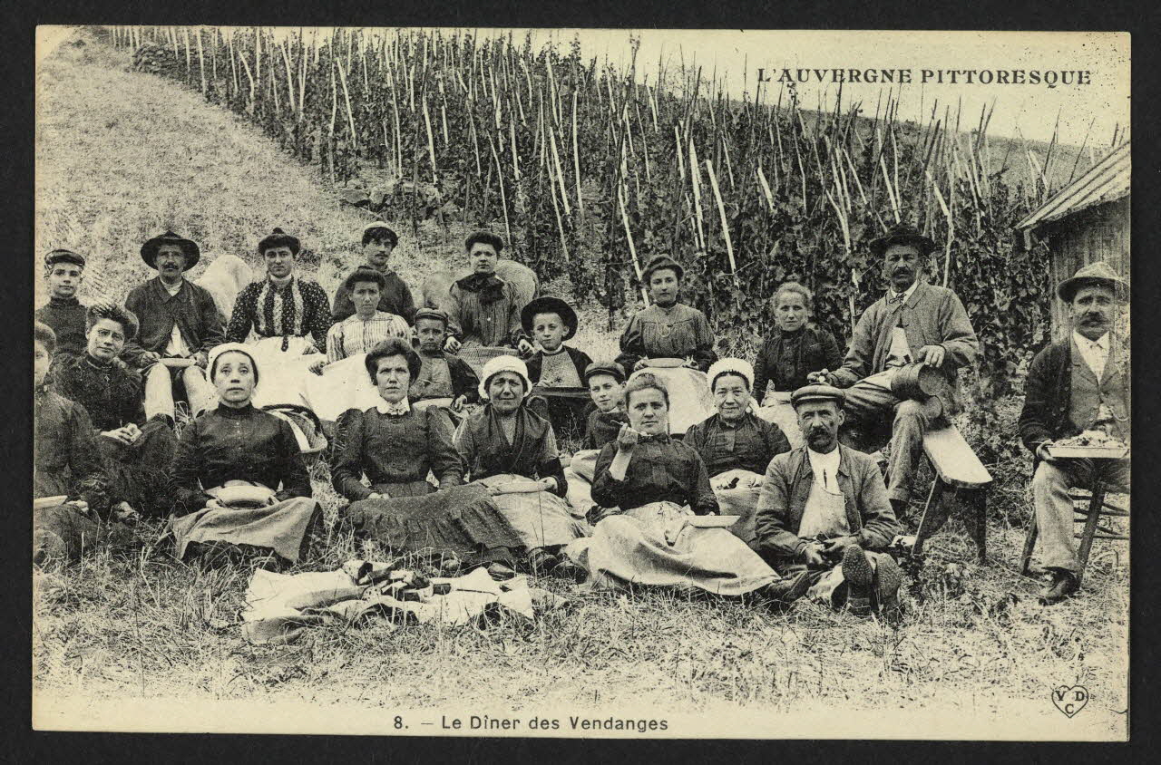 carte postale L'AUVERGNE PITTORESQUE, LE DINER AU TRAVAIL 4P1454 Photo