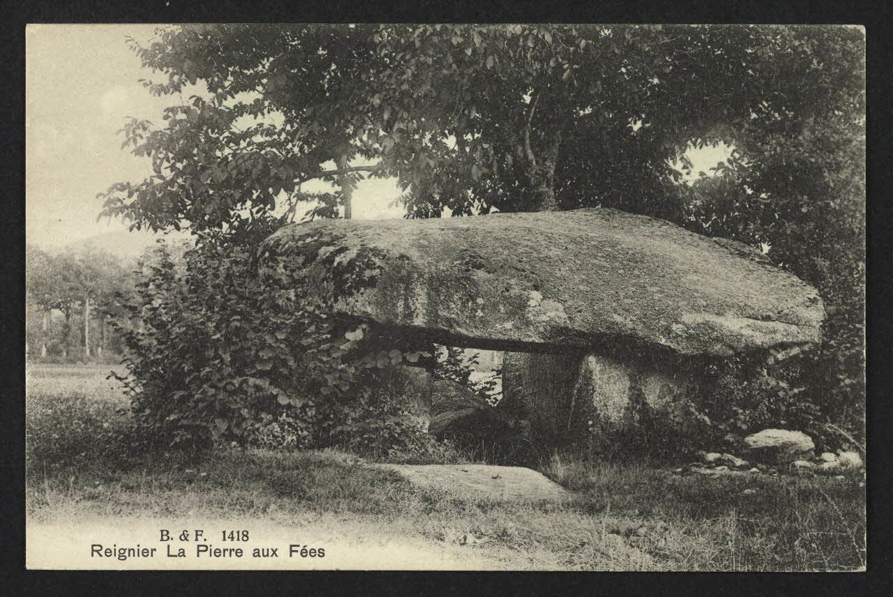 carte postale REIGNIER, LA PIERRE AUX FEES 4P1525 Photo