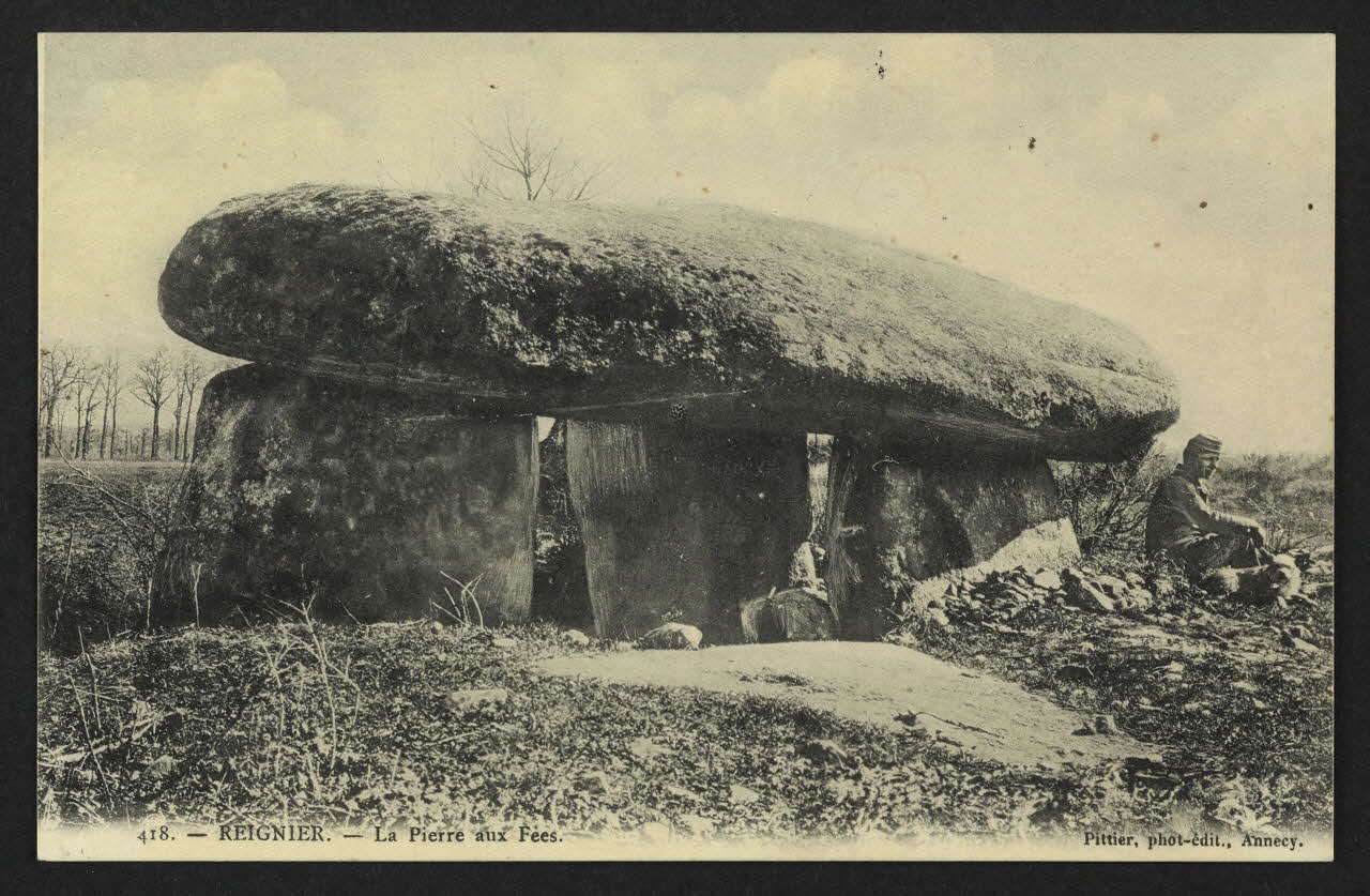 carte postale REIGNIER, LA PIERRE AUX FEES 4P1526 Photo