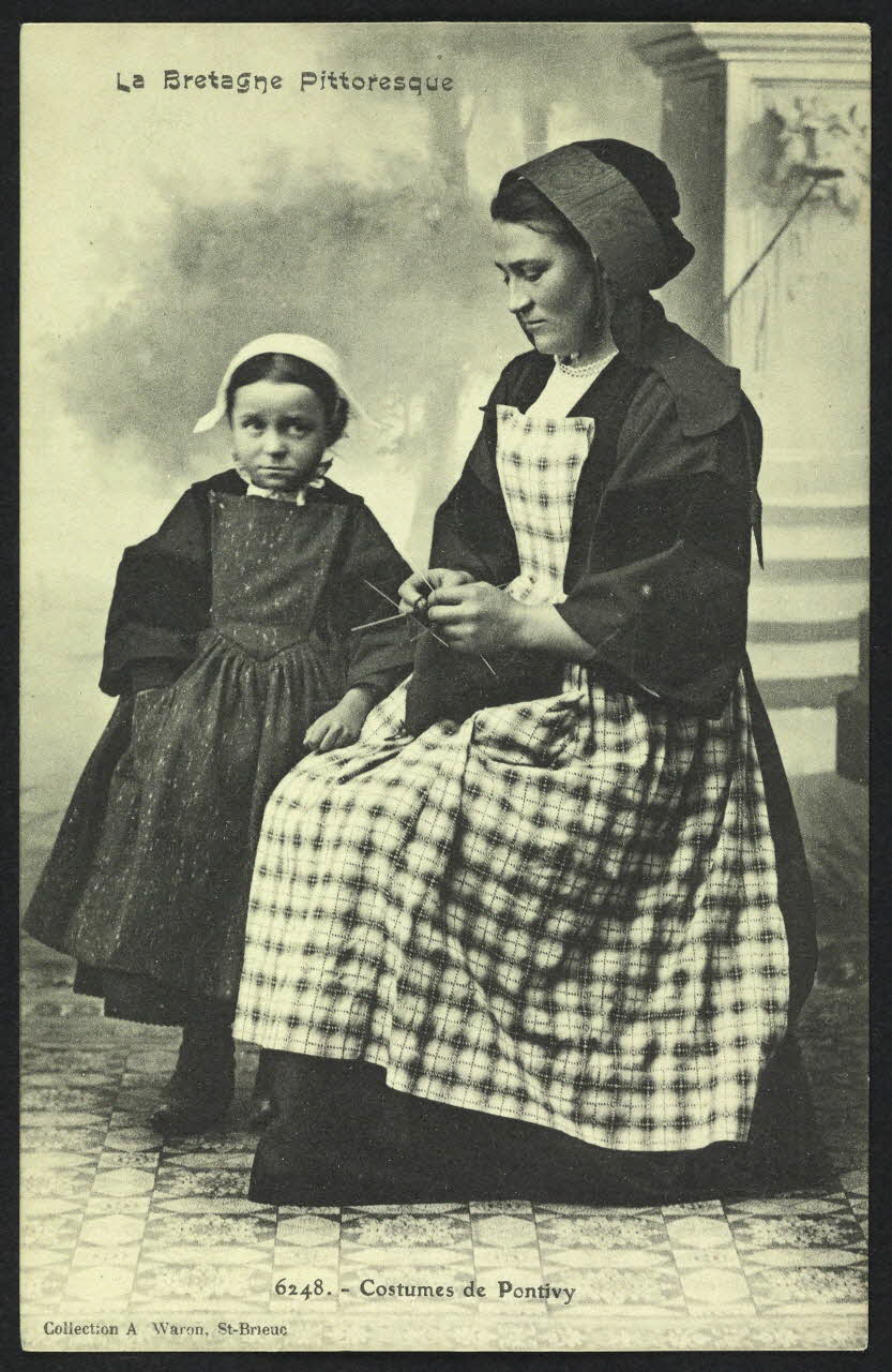 carte postale COSTUMES DE PONTIVY 4P929 Photo