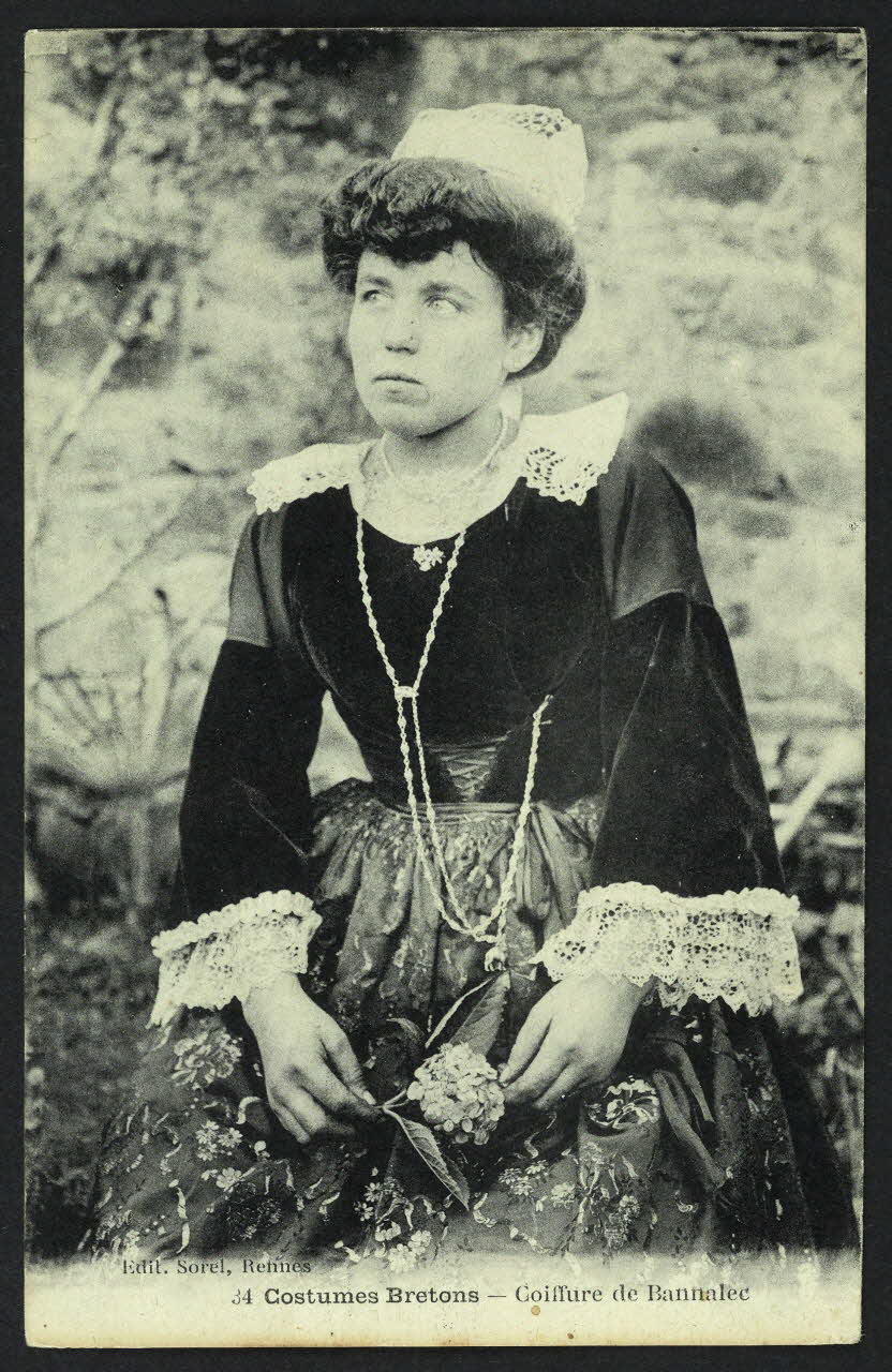 carte postale COIFFURE DE BAHNELEC 4P985 Photo