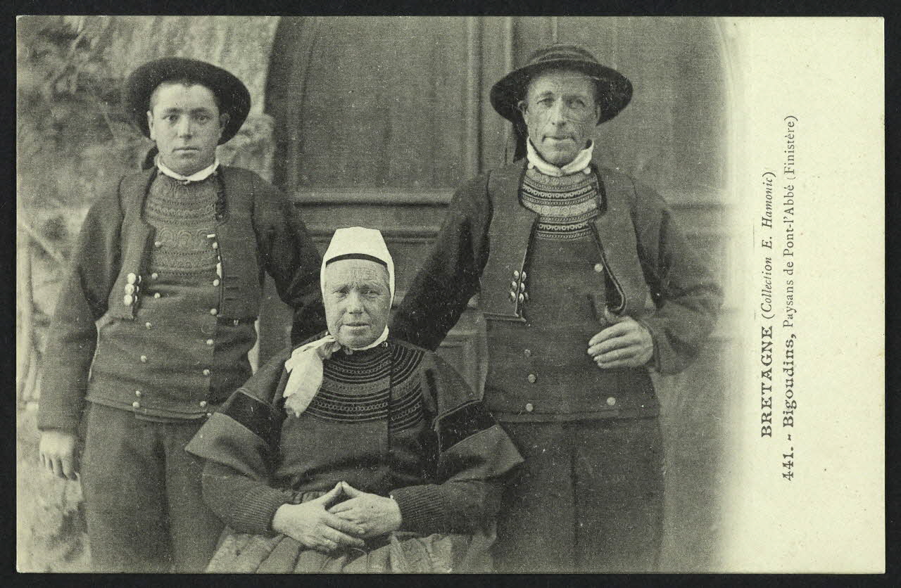 carte postale BIGOUDINS, PAYSANS DE PONT-L'ABBE 4P988 Photo
