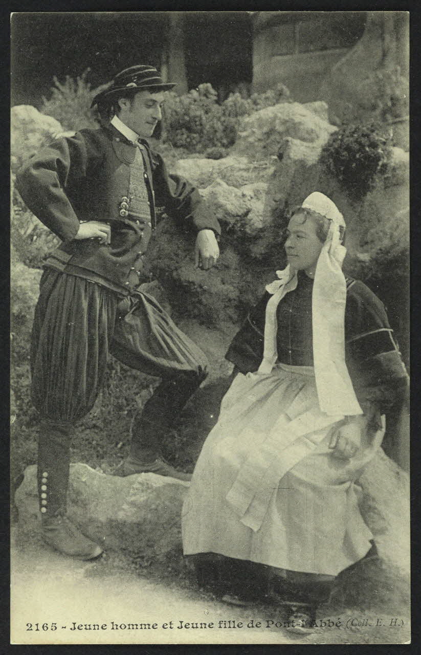 carte postale JEUNE HOMME ET JEUNE FILLE DE PONT-L'ABBE 4P989 Photo
