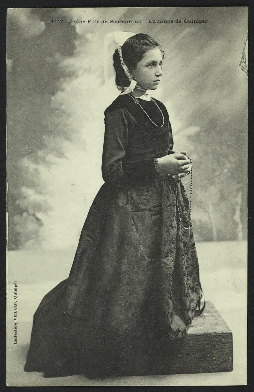 carte postale JEUNE FILLE DE KERFEUNTUN, ENVIRONS DE QUIMPER 4P997 Photo
