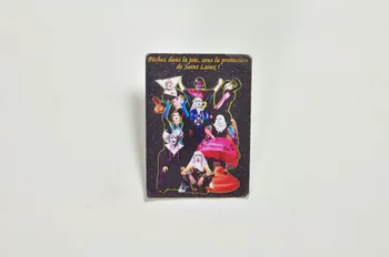 Soeurs de la Perpétuelle Indulgence - San Francisco badge "Péchez dans la joie, sous la protection de Saint Latex !" France 2001 2002.122.4 Photo Mucem