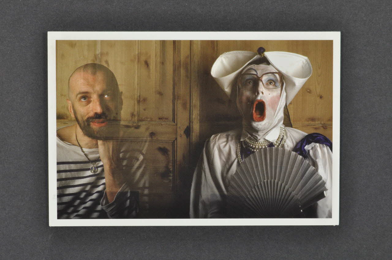 Olivier Tournon ; Soeurs de la Perpétuelle Indulgence - San Francisco ; Sneg Et Ddass 75 carte postale "Prends attention à toi, tâche d'être heureux, et toi seul peux te protéger des infections sexuellement transmissibles." France 2002 2002.122.8 Photo Mucem