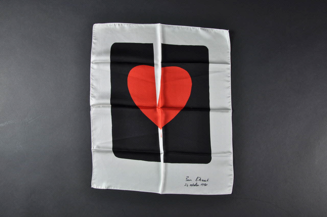 Association pour la Recherche, la Communication et les Actions pour l'Accès aux Traitements (ARCAT) foulard Arcat France 1990 2002.123.1 Photo Mucem