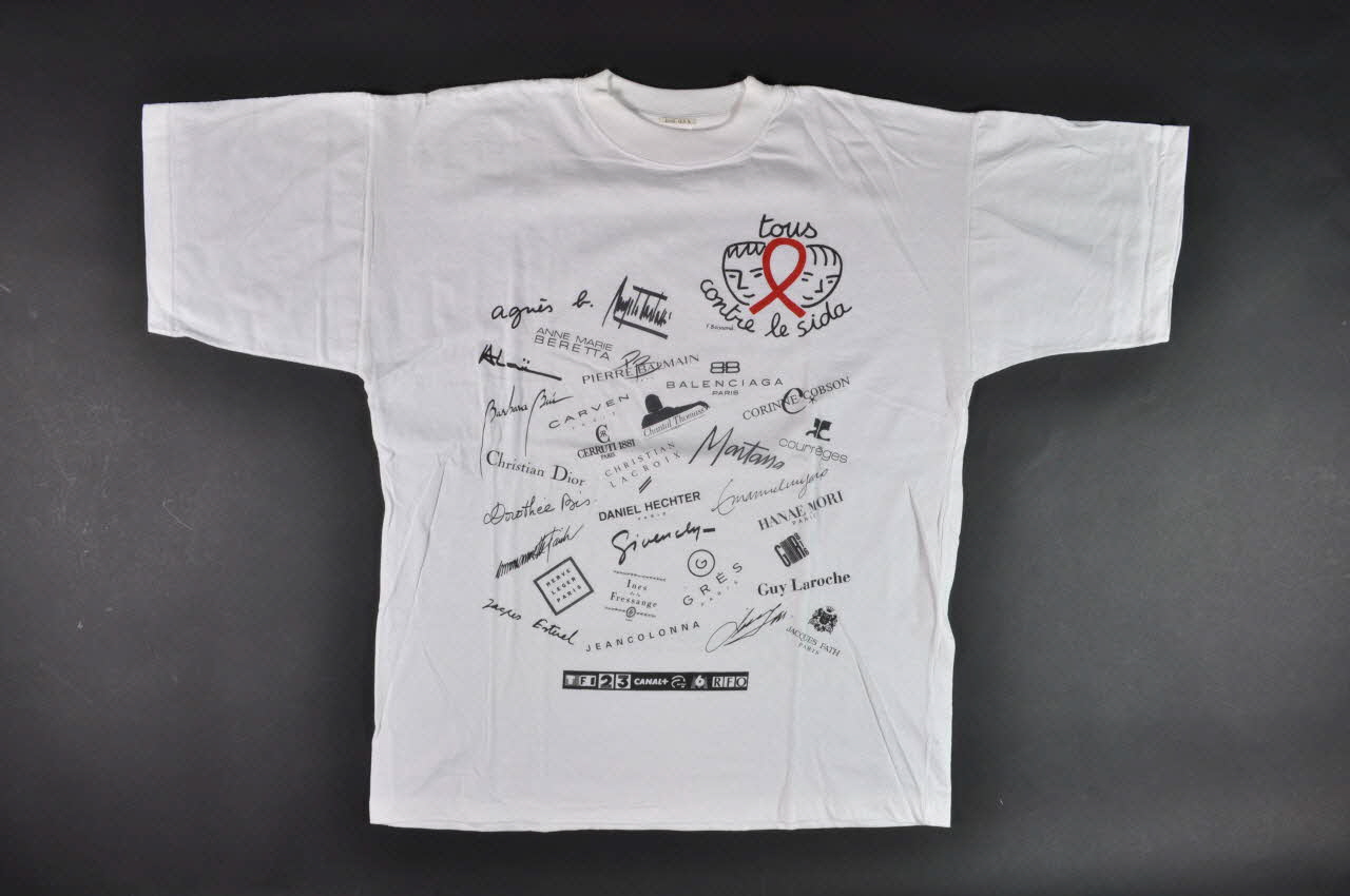 Association pour la Recherche, la Communication et les Actions pour l'Accès aux Traitements (ARCAT) T shirt Tous contre le sida France 1996 2002.123.4 Photo Mucem