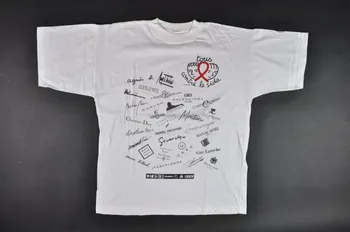 Association pour la Recherche, la Communication et les Actions pour l'Accès aux Traitements (ARCAT) T shirt Tous contre le sida France 1996 2002.123.4  Photo Mucem