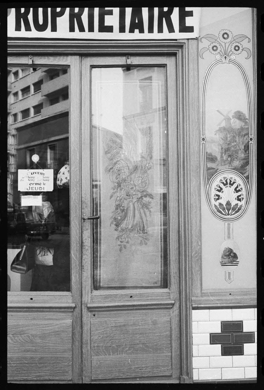 Pierre-Yves Catel photographie MNATP. Enquête "Boutiques" Ile-de-France, France 1972/3/1 Ph.1972.76.15 Photo