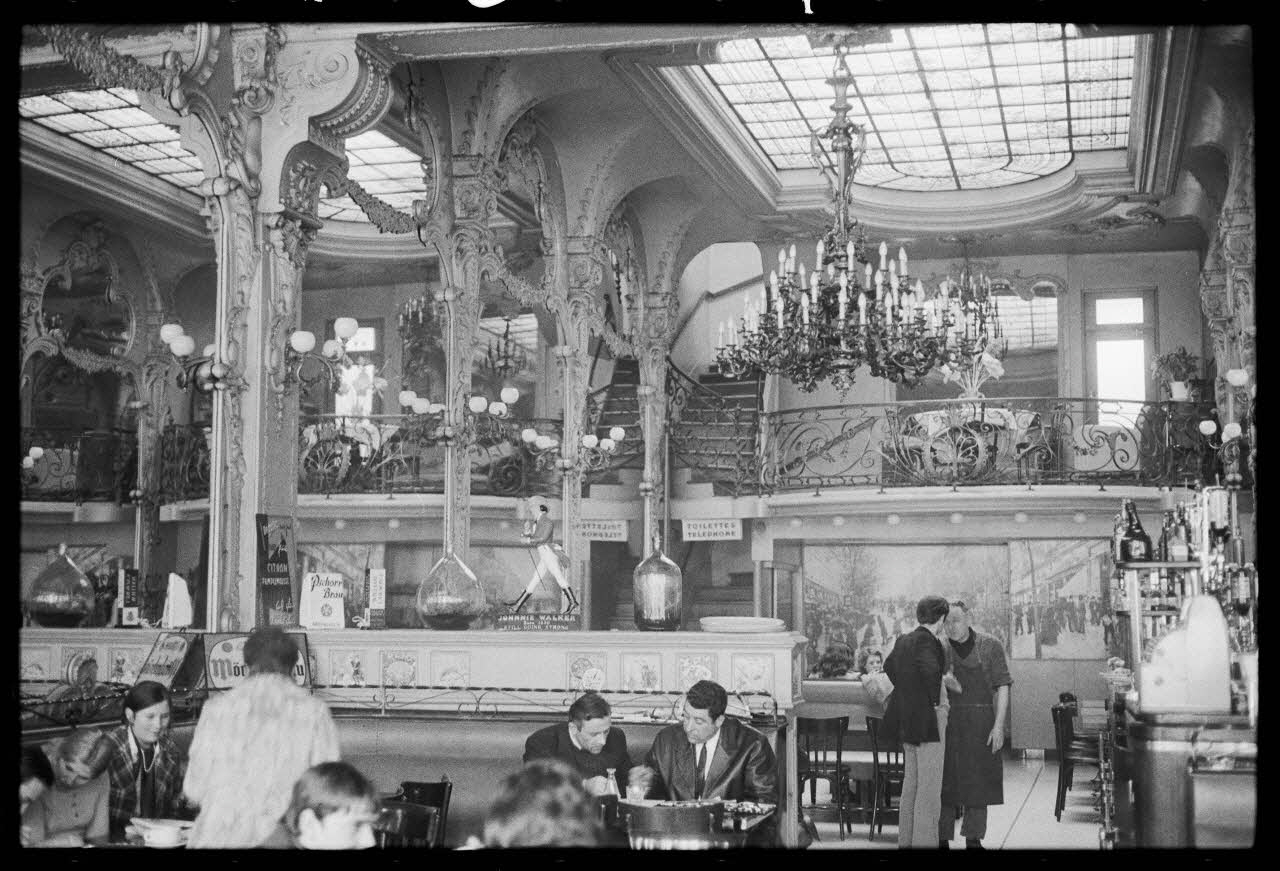 Pierre-Yves Catel photographie MNATP. Enquête "Boutiques" Auvergne, France 1972/3/1 Ph.1972.76.19 Photo
