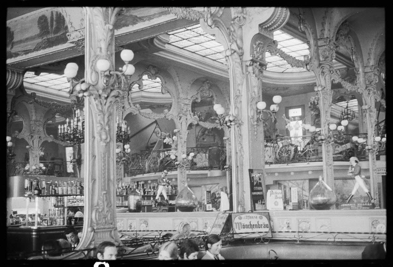 Pierre-Yves Catel photographie MNATP. Enquête "Boutiques" Auvergne, France 1972/3/1 Ph.1972.76.21 Photo