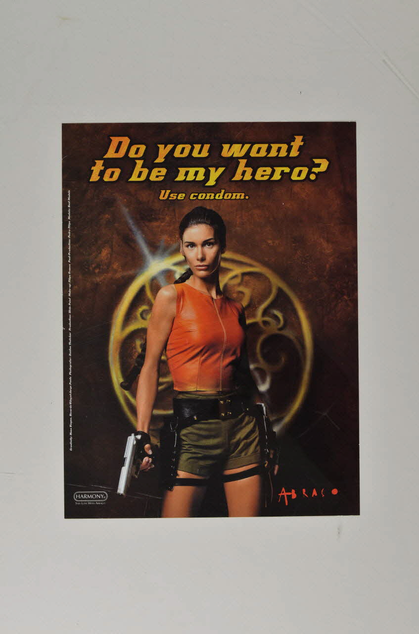 Abraço affichette "Do you want to be my hero. Use condom" (Voulez-vous être mon héros. utilisez un préservatif) Portugal 2002 2002.125.16 Photo Mucem