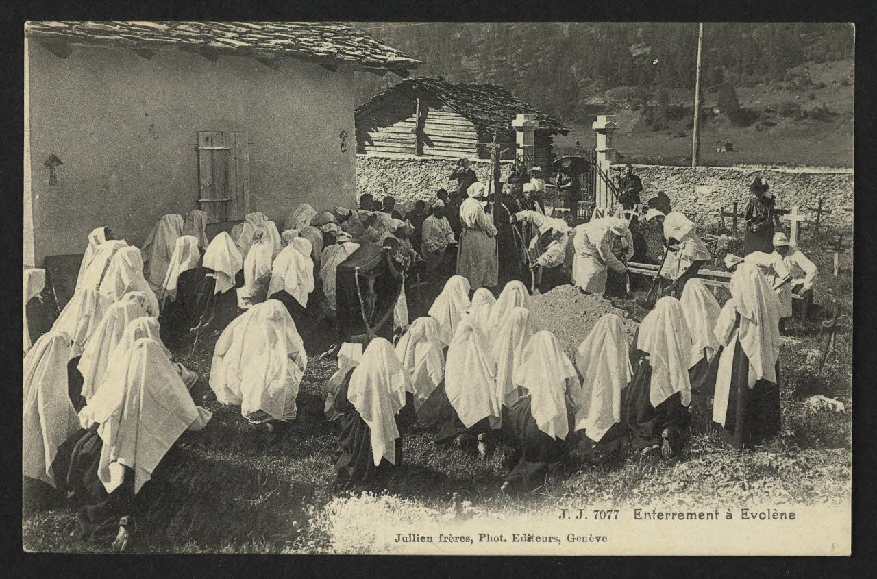 carte postale ENTERREMENT A EVOLENE 4P1568 Photo