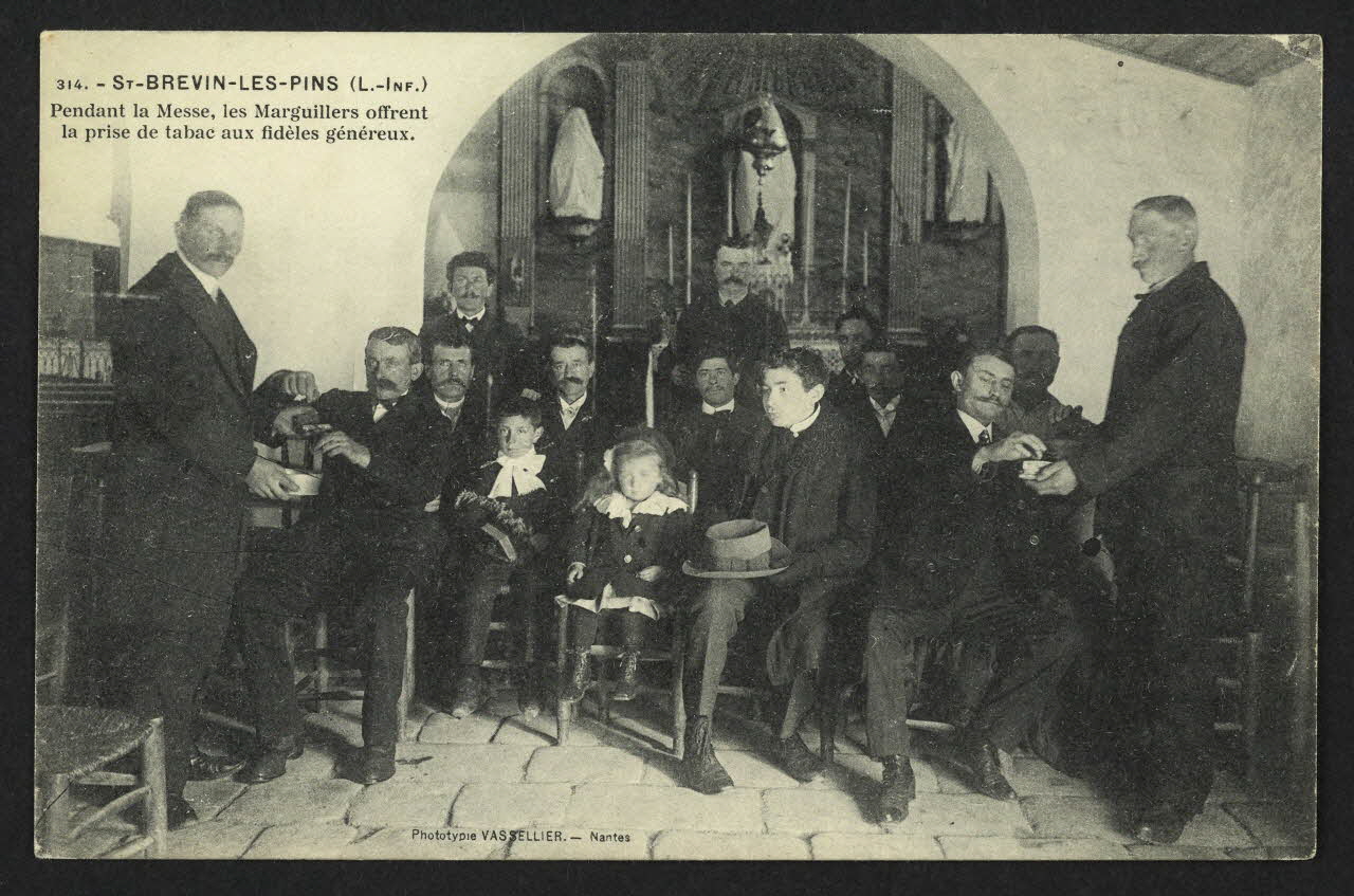 carte postale LES MARGUILLERS OFFRENT LA PRISE DE TABAC 4P1571 Photo