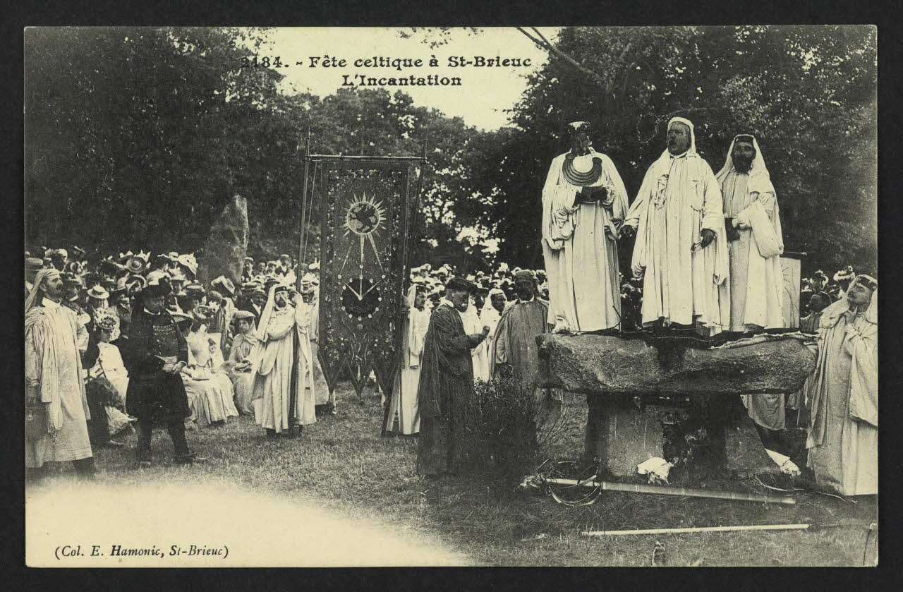 carte postale FETE CELTIQUE A SAINT-BRIEUC, L'INCANTATION 4P1588 Photo