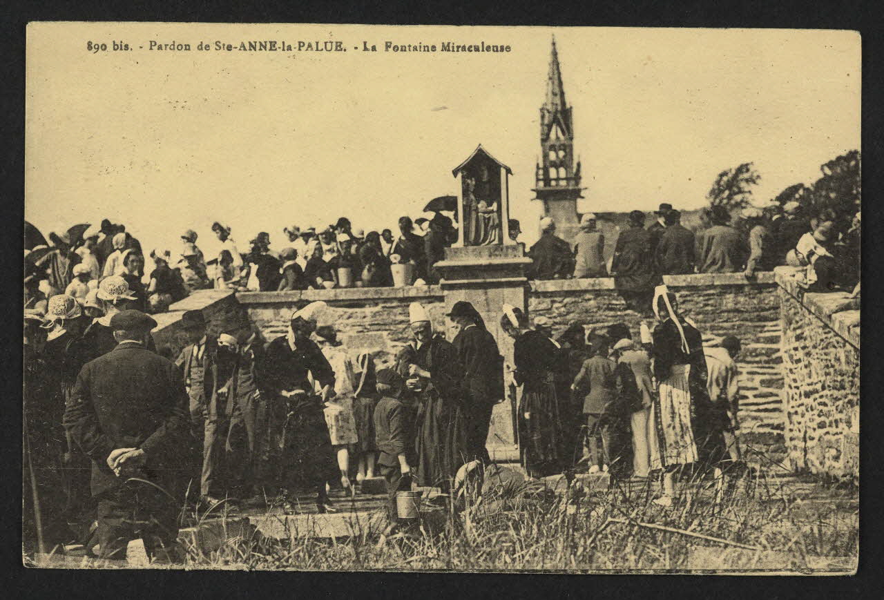 carte postale PARDON DE STE-ANNE-LA-PALUE, LA FONTAINE MIRACULEUS 4P1590 Photo