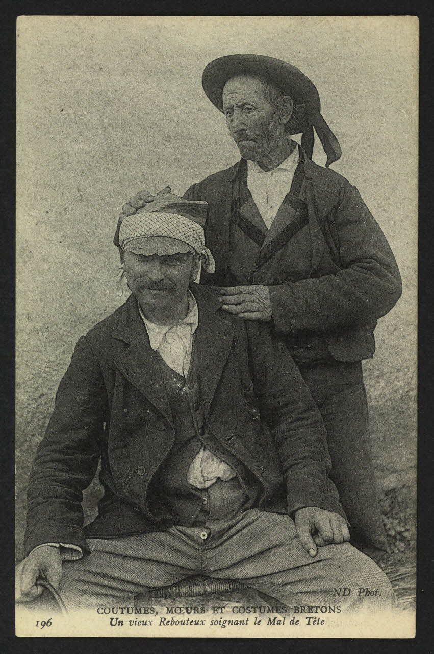 carte postale UN VIEUX REBOUTEUX SOIGNANT LE MAL DE TETE 4P1591 Photo