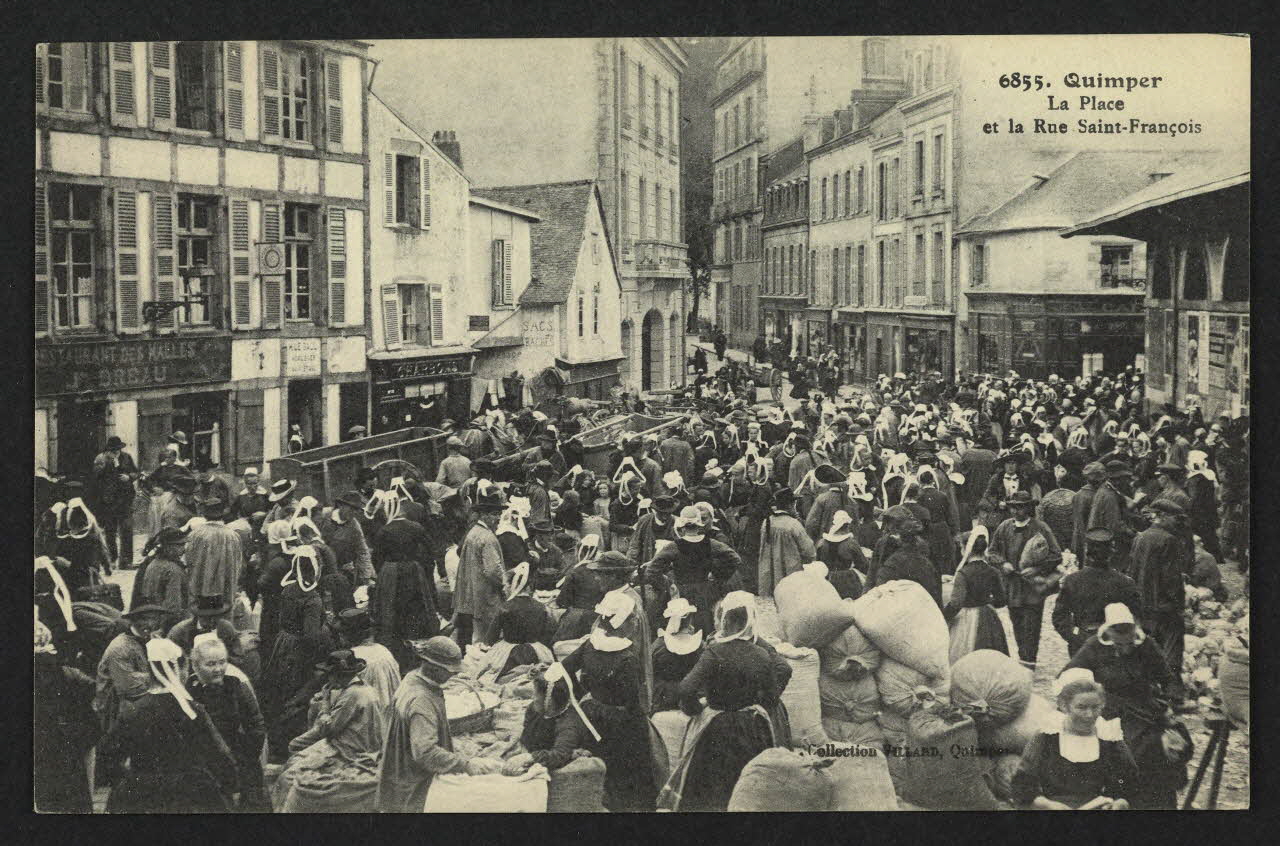 carte postale QUIMPER, LA PLACE ET LA RUE SAINT-FRANCOIS 4P1615 Photo