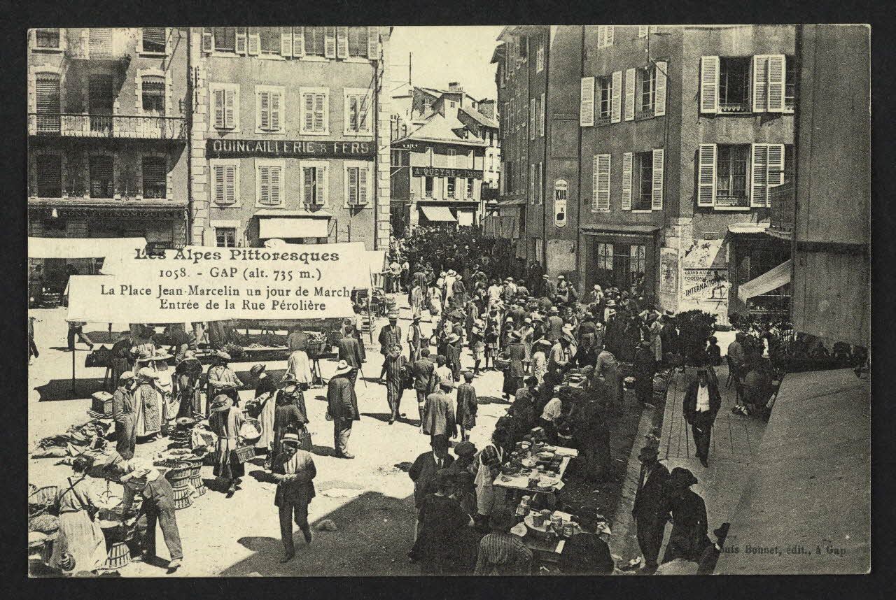 carte postale LES ALPES PITTORESQUES, LA PLACE JEAN-MARCELLIN 4P1618 Photo