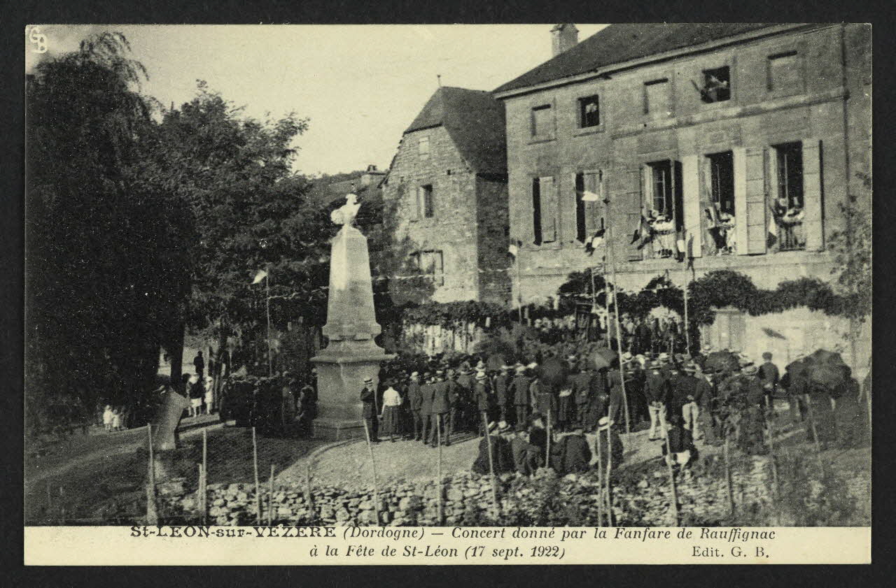 G.B. carte postale CONCERT DONNE PAR LA FANFARE DE RAUFFIGNAC Dordogne 1922 4P1625 Photo