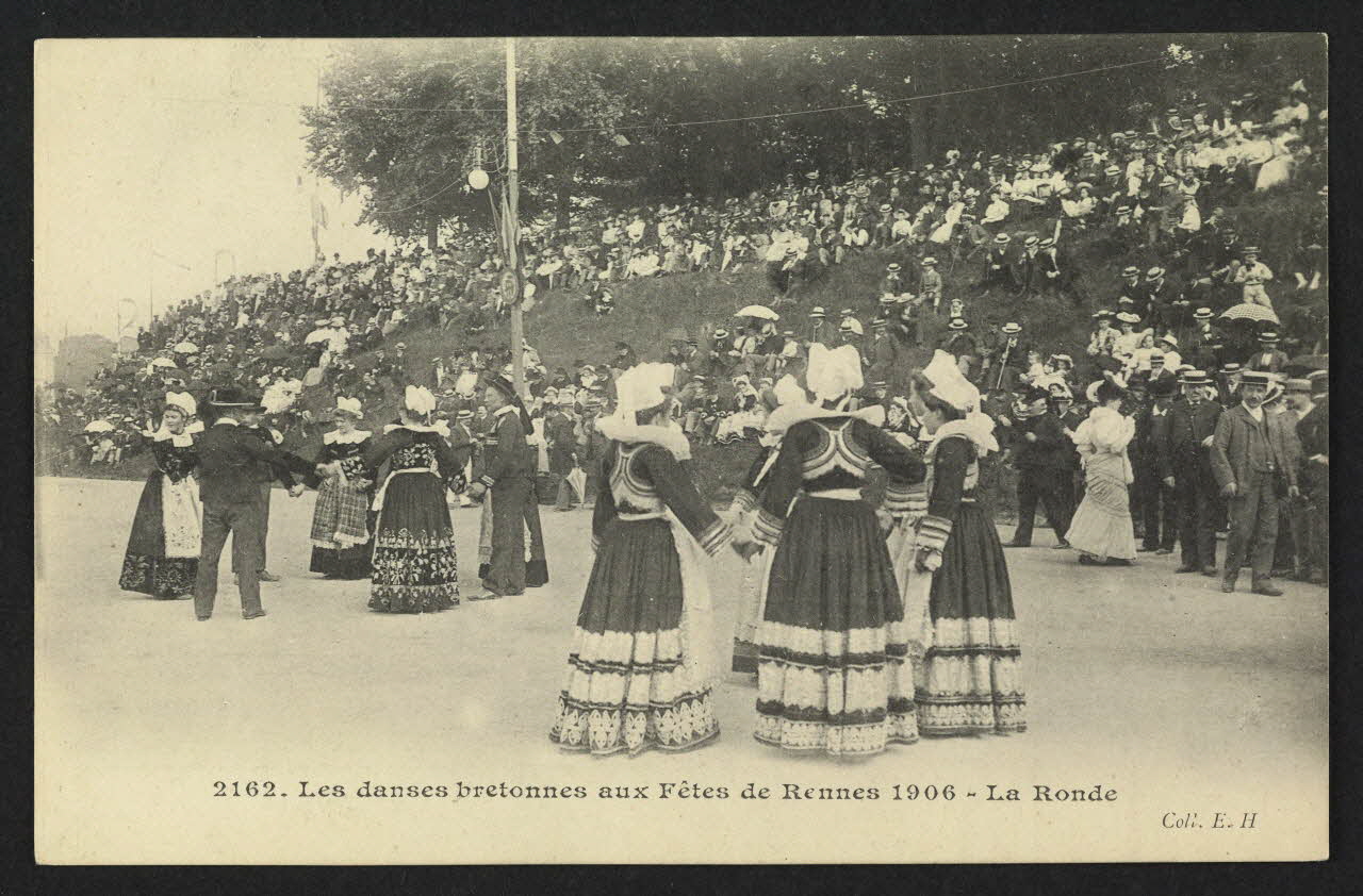 COLL. E.H. carte postale LES DANSES BRETONNES AUX FETES DE RENNES, LA RONDE Ille-et-Vilaine 1906 4P1633 Photo