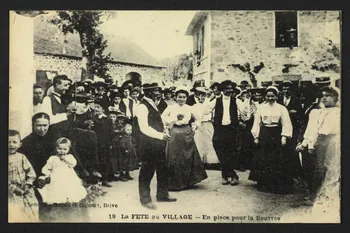 carte postale LA FETE AU VILLAGE, EN PLACE POUR LA BOURREE 4P1644  Photo