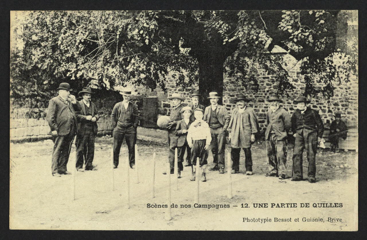 carte postale UNE PARTIE DE QUILLES 4P1703 Photo