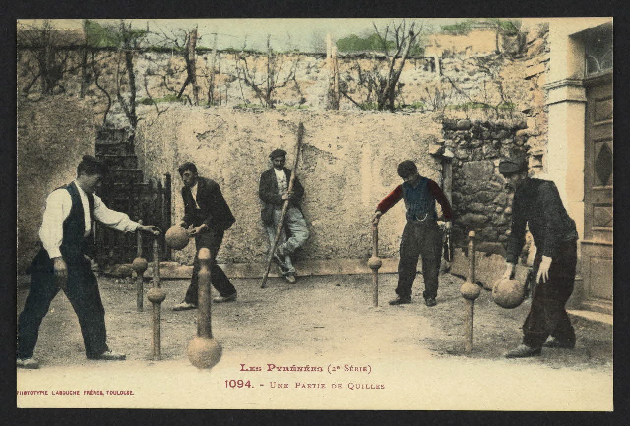 carte postale UNE PARTIE DE QUILLES 4P1704 Photo