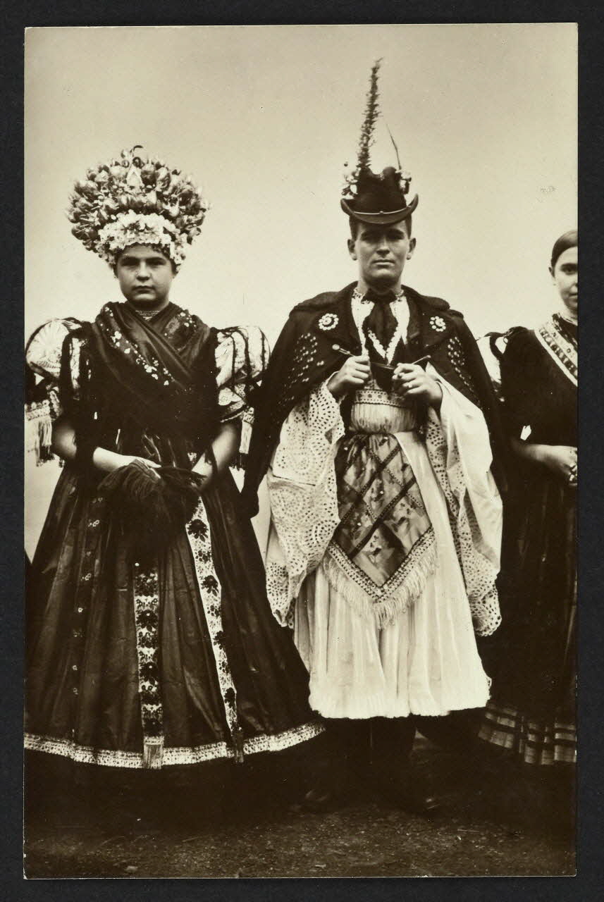 carte postale COUPLE DE FIANCES DE MEZOKOVESD 4P1720 Photo