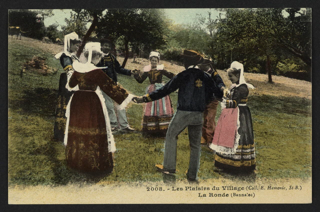 carte postale LES PLAISIRS DU VILLAGE, LA RONDE 4P1731 Photo