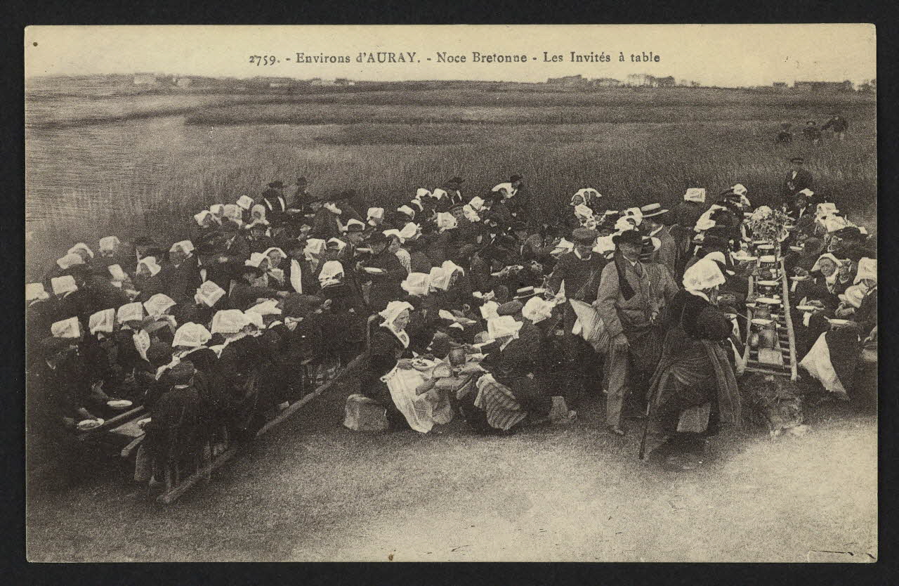 carte postale NOCE BRETONNE, LES INVITES A TABLE 4P1745 Photo