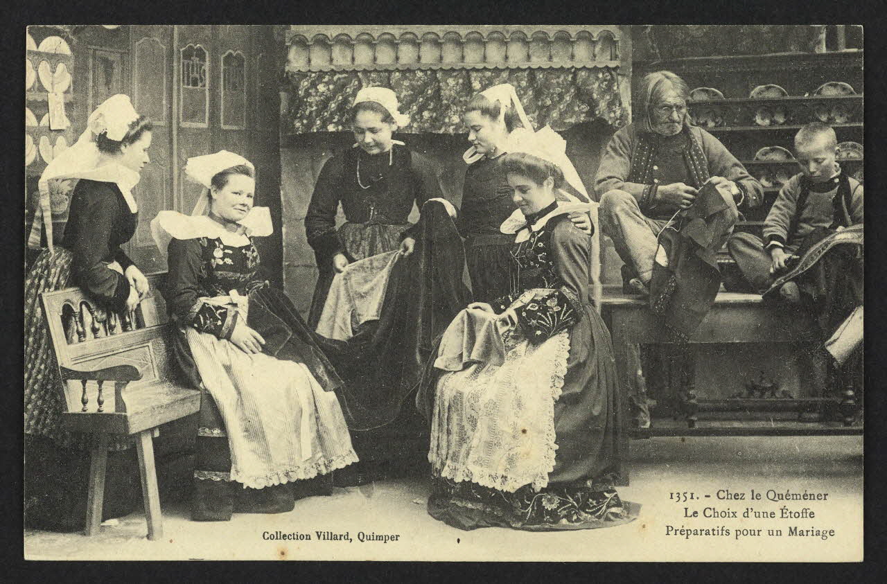 carte postale CHEZ LE QUEMENER, LE CHOIX D'UNE ETOFFE 4P1746 Photo