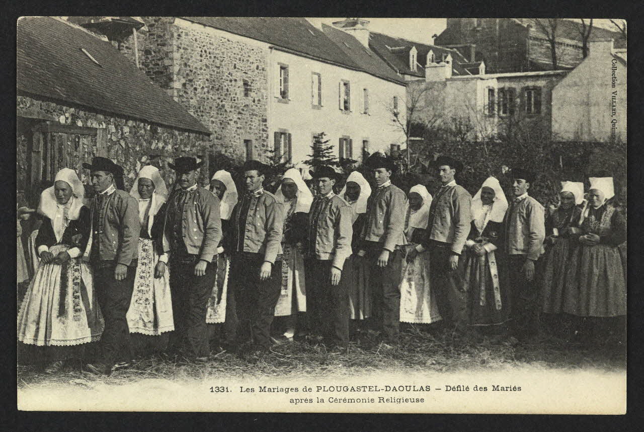 carte postale DEFILE DES MARIES APRES LA CEREMONIE RELIGIEUSE 4P1754 Photo