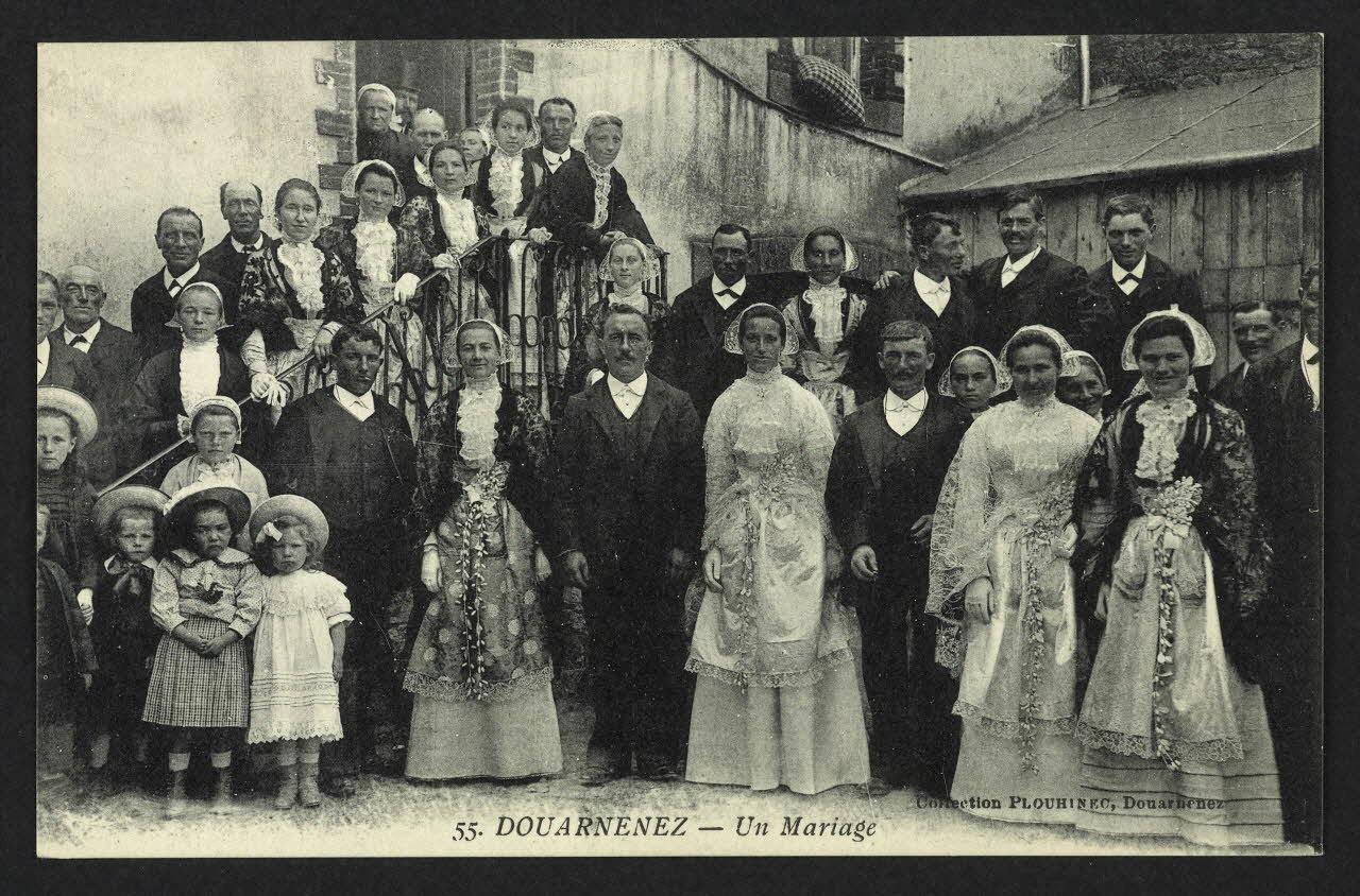 carte postale DOUARNENEZ, UN MARIAGE 4P1758 Photo
