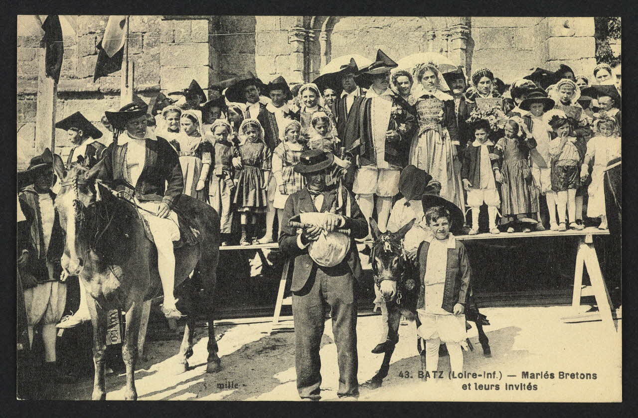 carte postale BATZ, MARIES BRETONS ET LEURS INVITES 4P1760 Photo