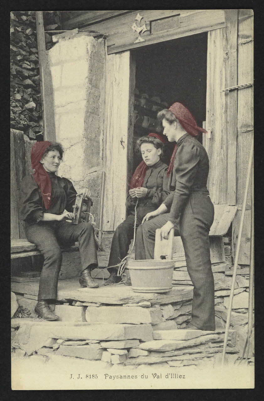 carte postale PAYSANNES DU VAL D'ILLIEZ 4P1764 Photo