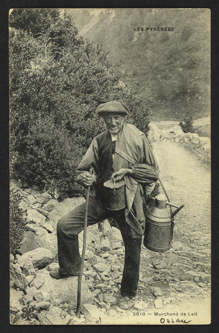 carte postale LES PYRENEES, MARCHAND DE LAIT 4P1821 Photo