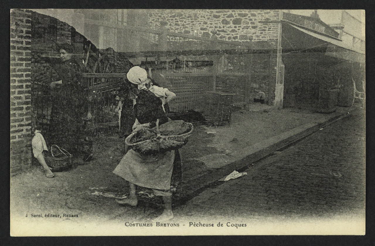 carte postale COSTUMES BRETONS, PECHEUSE DE COQUES 4P1849 Photo
