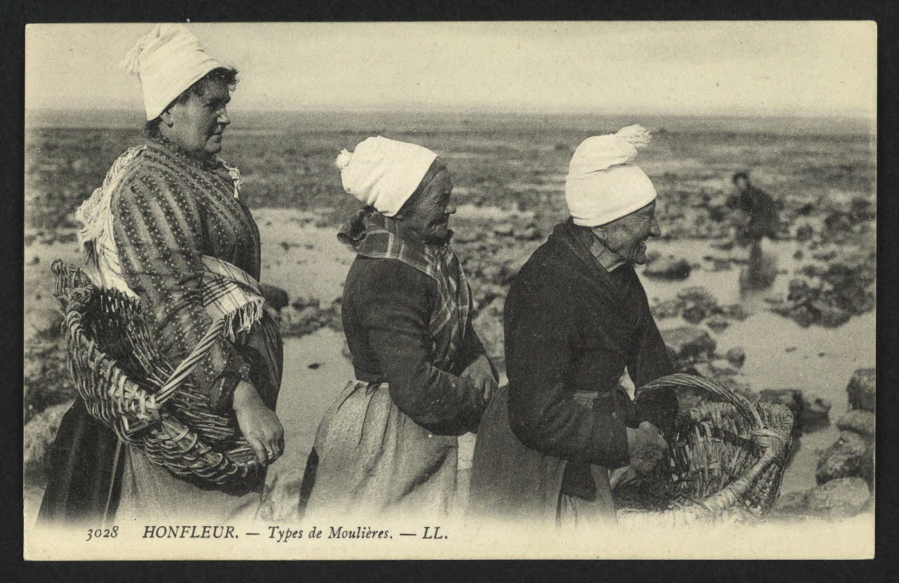 carte postale HONFLEUR TYPE DE MOULIERE 4P1855 Photo