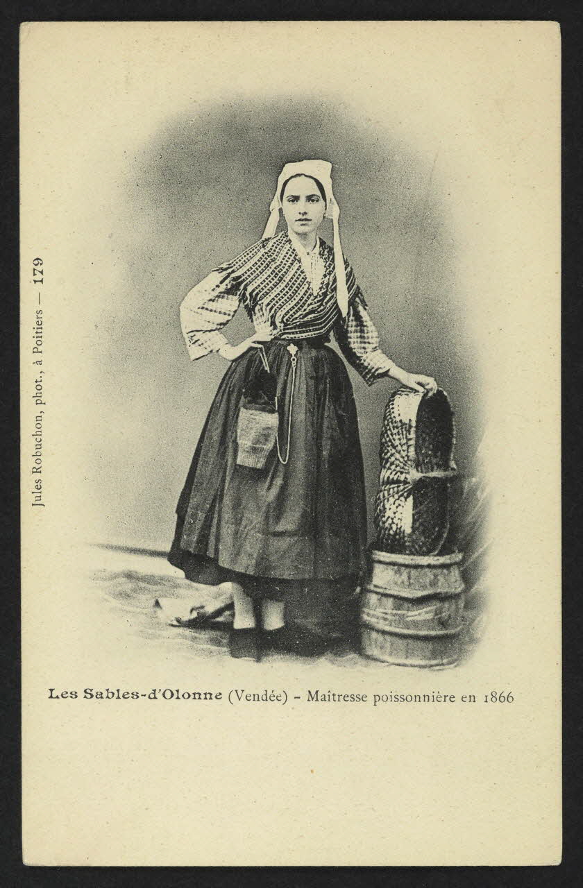 carte postale LES SABLES-D'OLONNE, MAITRESSE POISSONNIERE EN 1866 4P1866 Photo