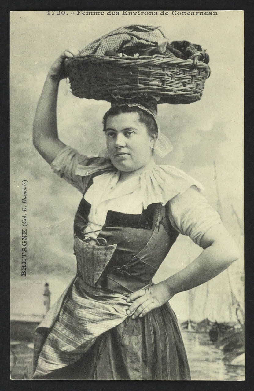 carte postale FEMME DES ENVIRONS DE CONCARNEAU 4P1885 Photo