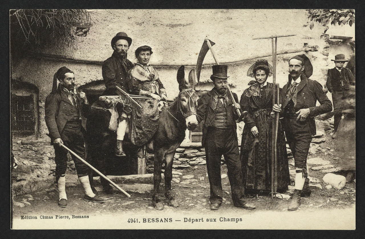 carte postale BESSANS, DEPART AUX CHAMPS 4P1905 Photo