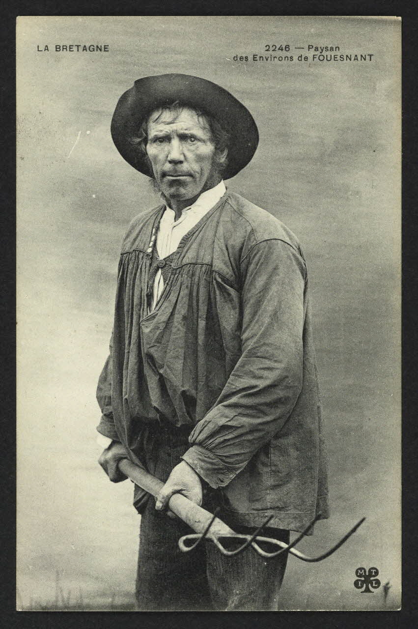 carte postale LA BRETAGNE, PAYSAN DES ENVIRONS DE FOUESNANT 4P1922 Photo