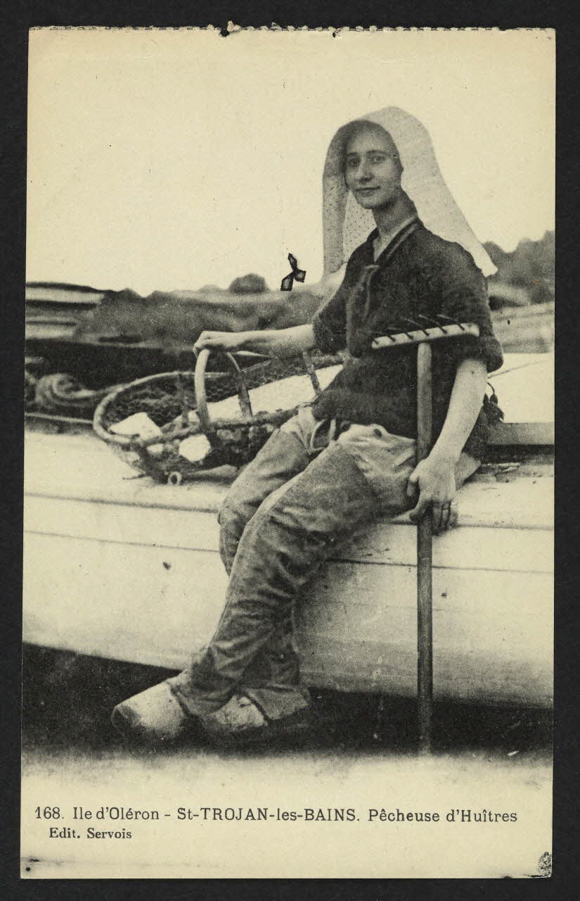 carte postale ILE D'OLERON, SAINT-TROJAN-LES-BAINS, PECHEUSE D'HUITRE 4P1925 Photo