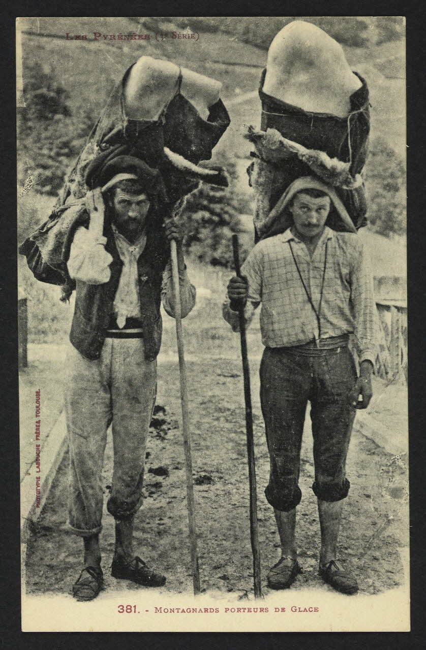 carte postale MONTAGNARDS PORTEURS DE GLACE 4P1951 Photo