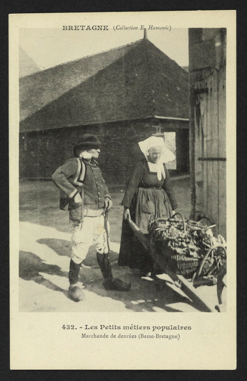 carte postale LES PETITS METIERS POPULAIRES, MARCHANDES DE DENREES (BASSE-BRETAGNE) 4P1952 Photo