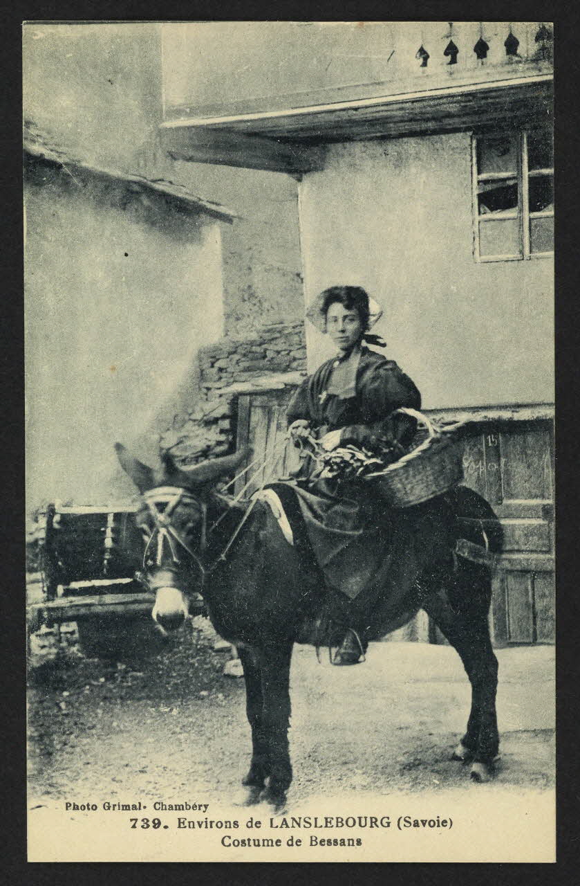 carte postale ENVIRONS DE LANSLEBOURG (SAVOIE)-COSTUME DE BESSANS 4P1965 Photo