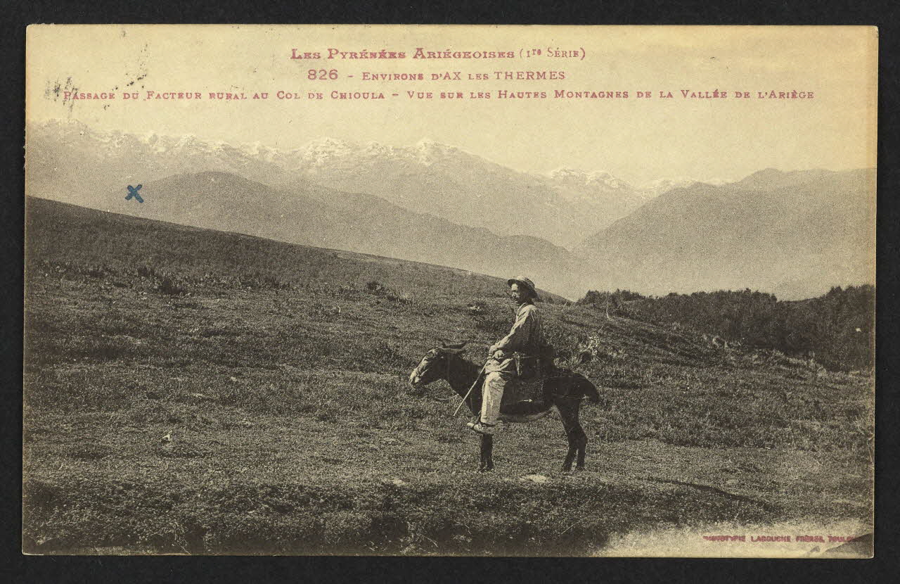 carte postale PASSAGE DU FACTEUR RURAL AU COL DE CHIOULA-VUE SUR LES HAUTES MONTAGNES DE LA VALLEE DE L'ARIEGE 4P1966 Photo